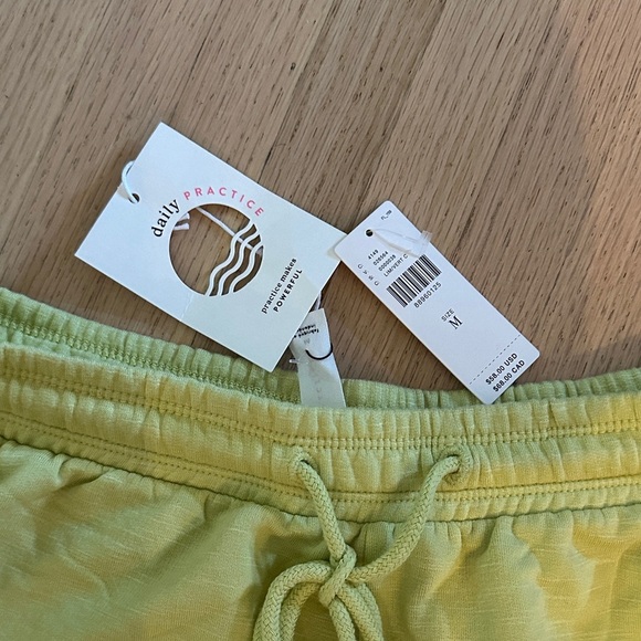 NWT - Anthropologie Daily Practice - Grace Bloomer Bubble Green Shorts - Medium - Picture 4 of 5